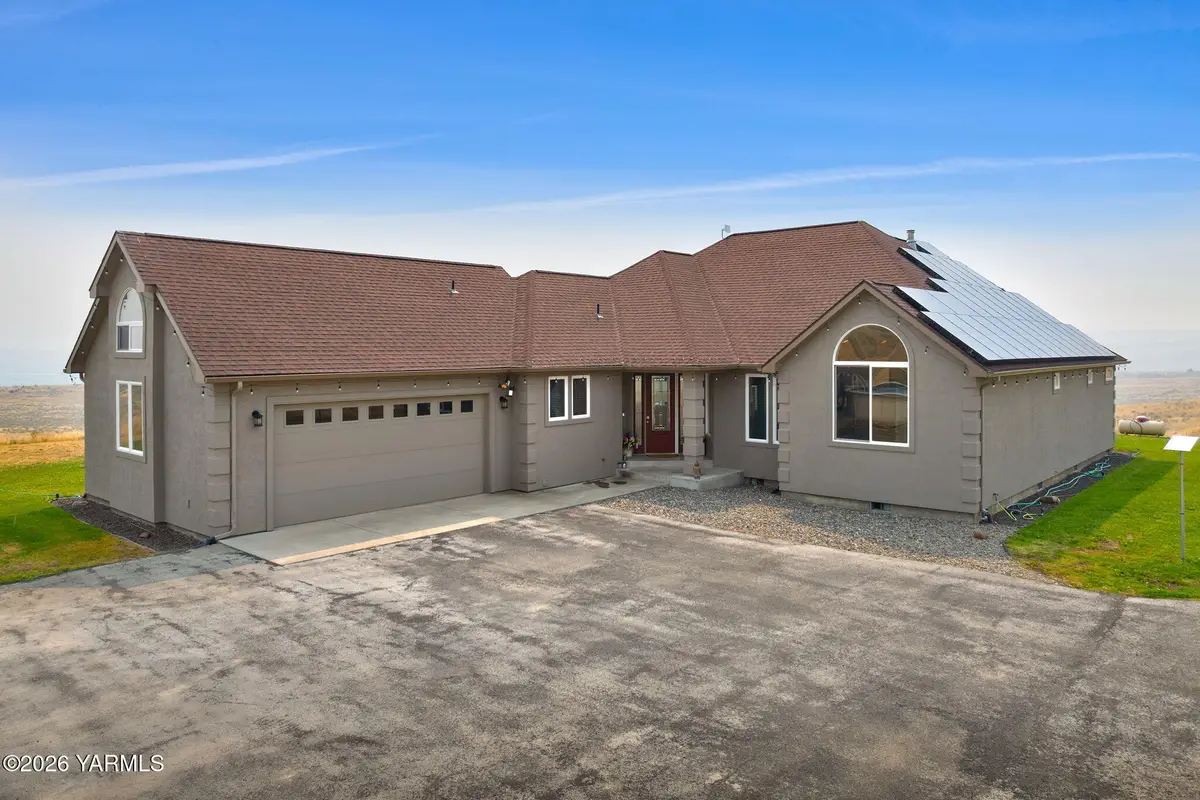1330 Wenas View Dr, Selah, WA 98942 - #1