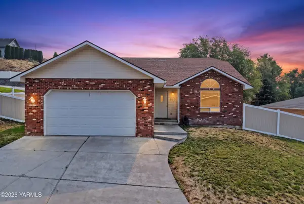 613 N 9th St, Selah, WA 98942