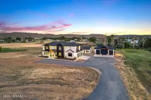 160 Serenity Ln, Yakima, WA 98901