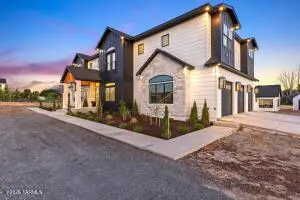 160 Serenity Ln, Yakima, WA 98901 - #2