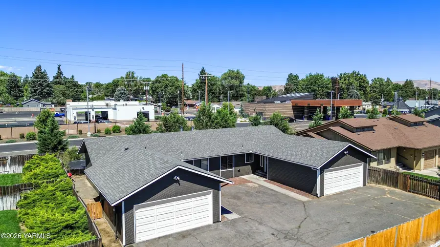 1105 S 34th Ave, Yakima, WA 98902 - #2
