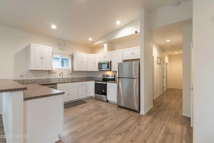 212 N 30th Ave, Yakima, WA 98902 - #3