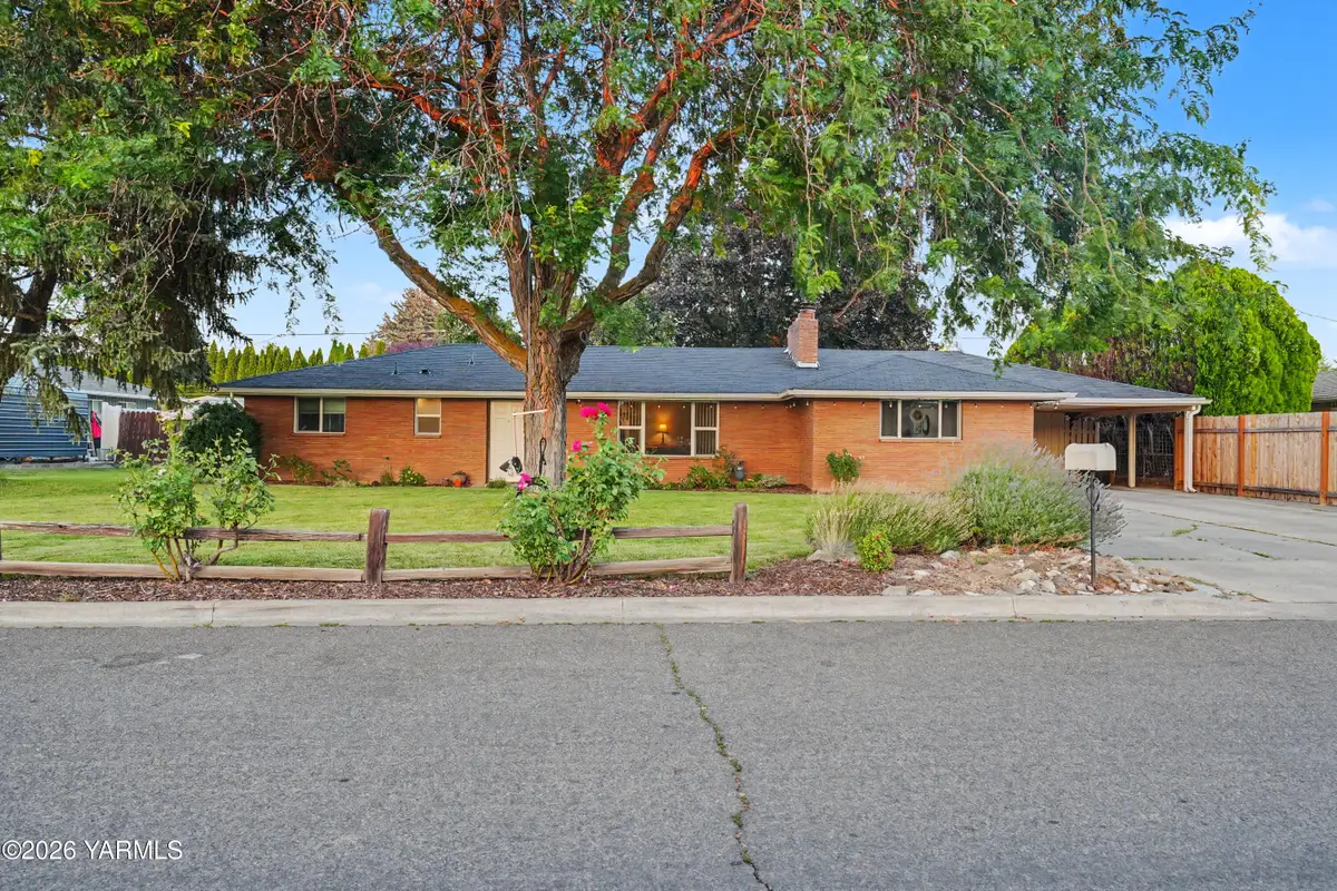 411 S 60th Ave, Yakima, WA 98908 - #1