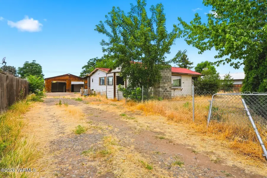 1610 Voelker Ave, Yakima, WA 98902 - #2