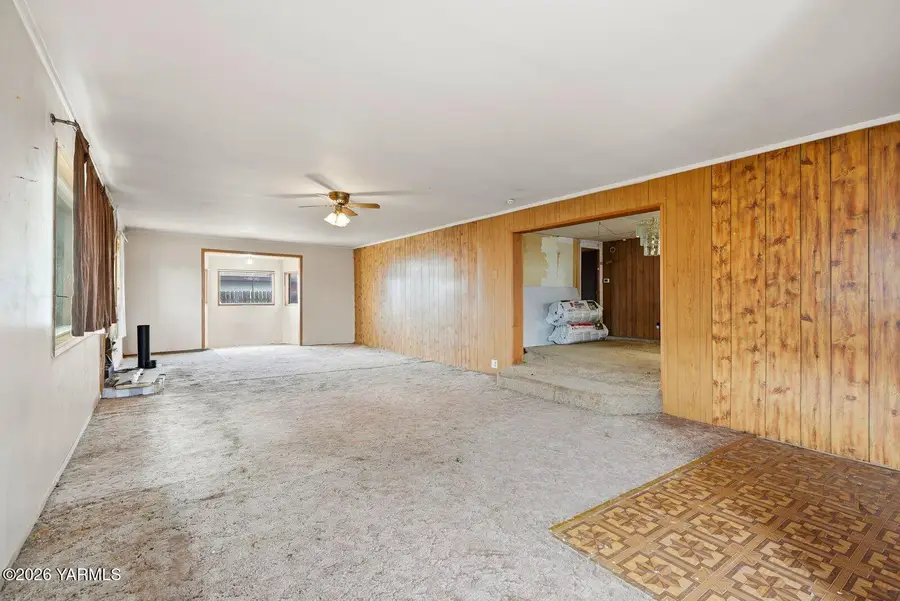1610 Voelker Ave, Yakima, WA 98902 - #3