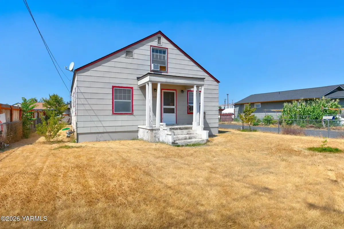 810 N 16th Ave, Yakima, WA 98902 - #1