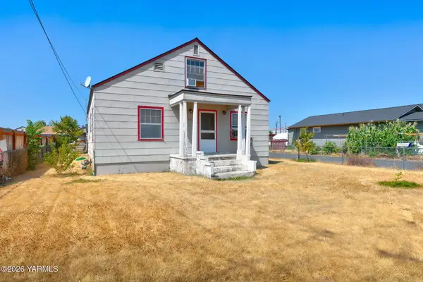 810 N 16th Ave, Yakima, WA 98902