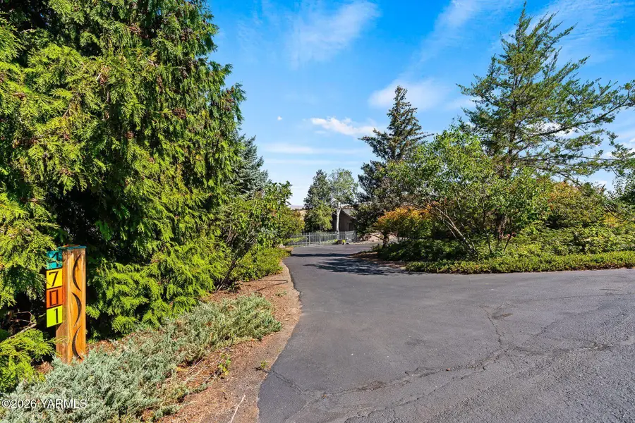 4701 Hilltop Ln, Yakima, WA 98908 - #3