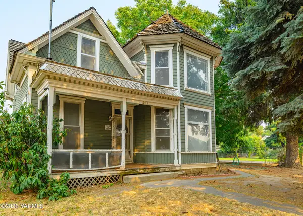 203 N 9th St, Yakima, WA 98901