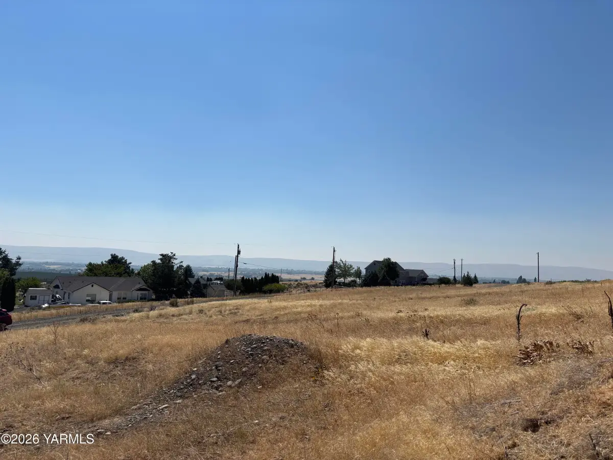920 Camelot Way, Yakima, WA 98908 - #1