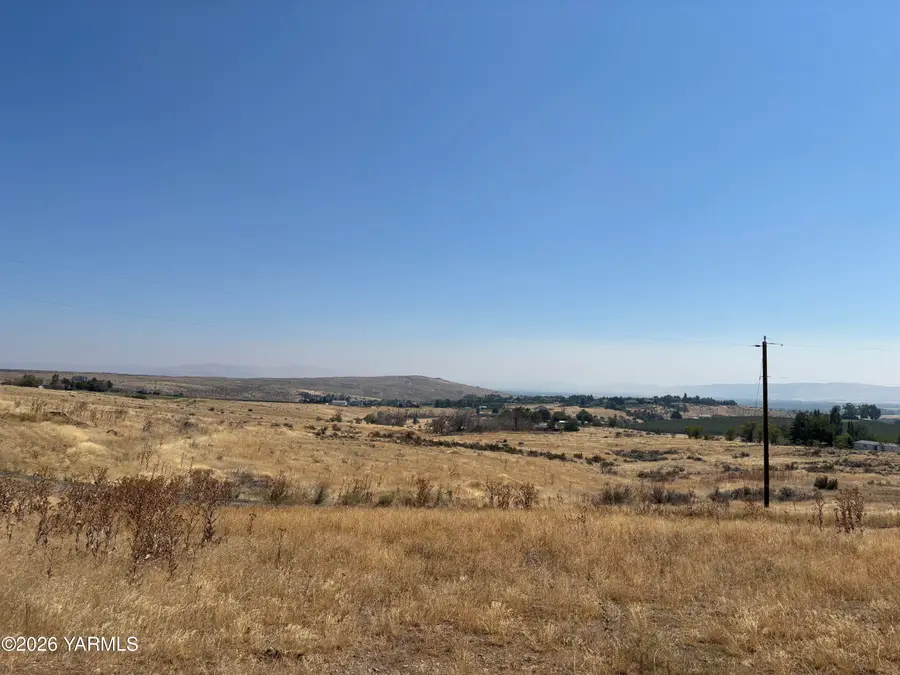 920 Camelot Way, Yakima, WA 98908 - #2