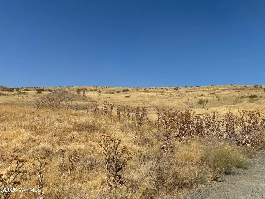 920 Camelot Way, Yakima, WA 98908 - #3