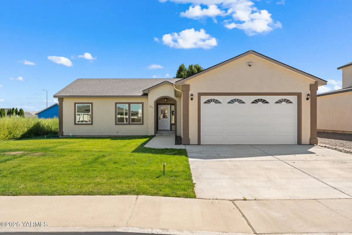 304 Victoria St, Sunnyside, WA 98944 - #1