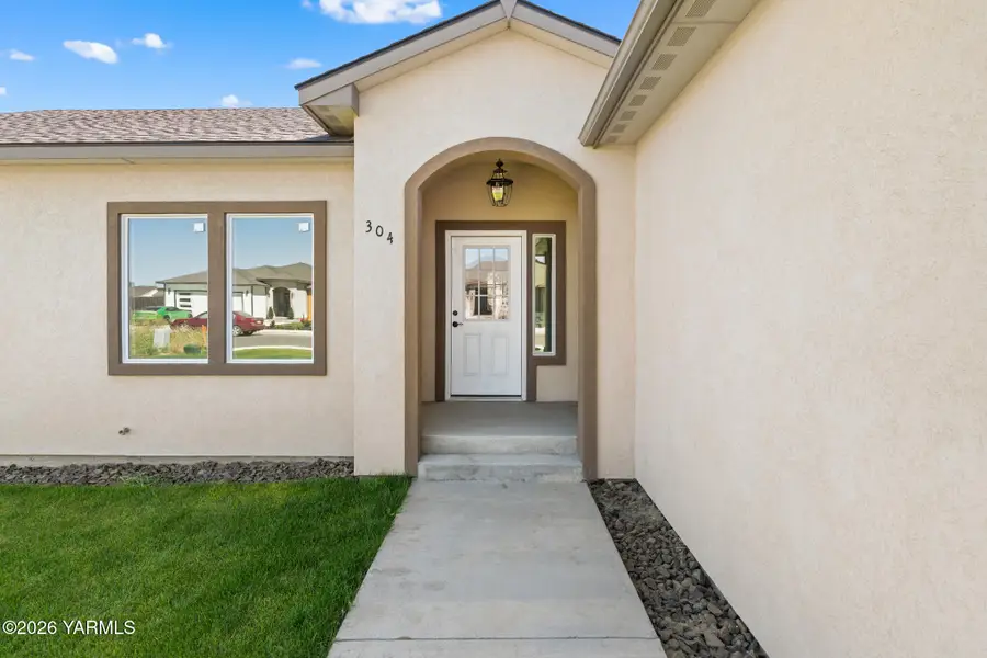 304 Victoria St, Sunnyside, WA 98944 - #3