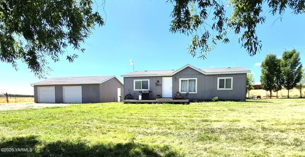 497 Burnham Rd, Yakima, WA 98908
