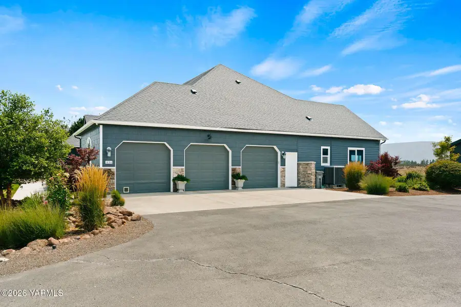 1834 Slavin Rd, Yakima, WA 98903 - #2