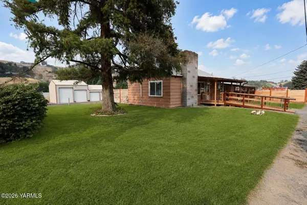 1105 W Cherry Ave, Selah, WA 98942