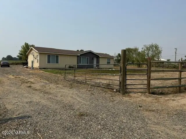 1220 Maple Grove, Sunnyside, WA 98944 - #1