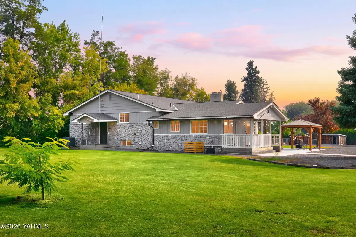 3201 Southcreek Dr, Yakima, WA 98903 - #1
