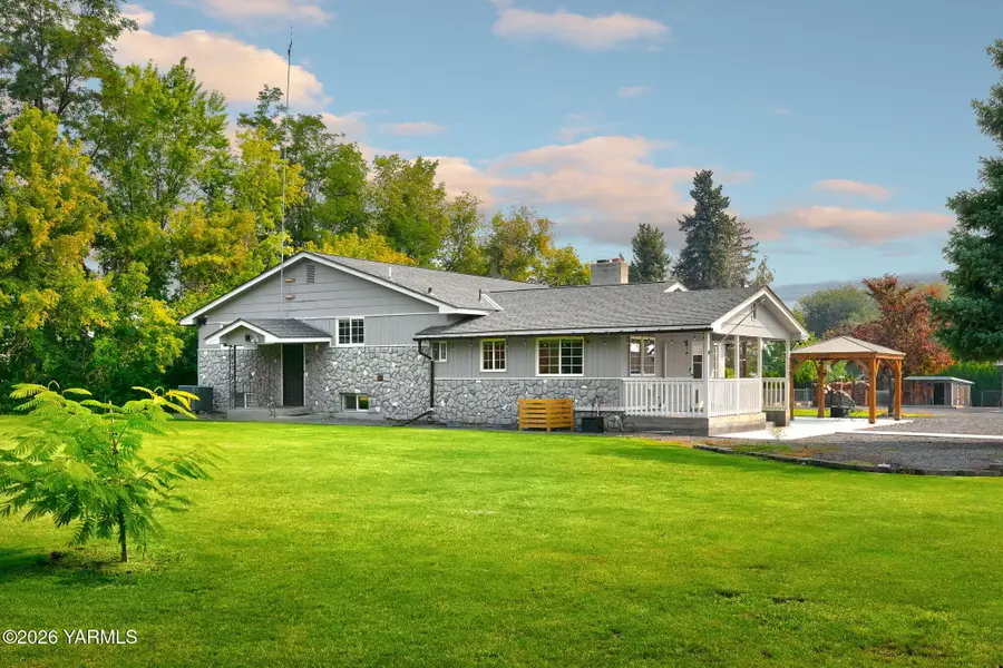 3201 Southcreek Dr, Yakima, WA 98903 - #2