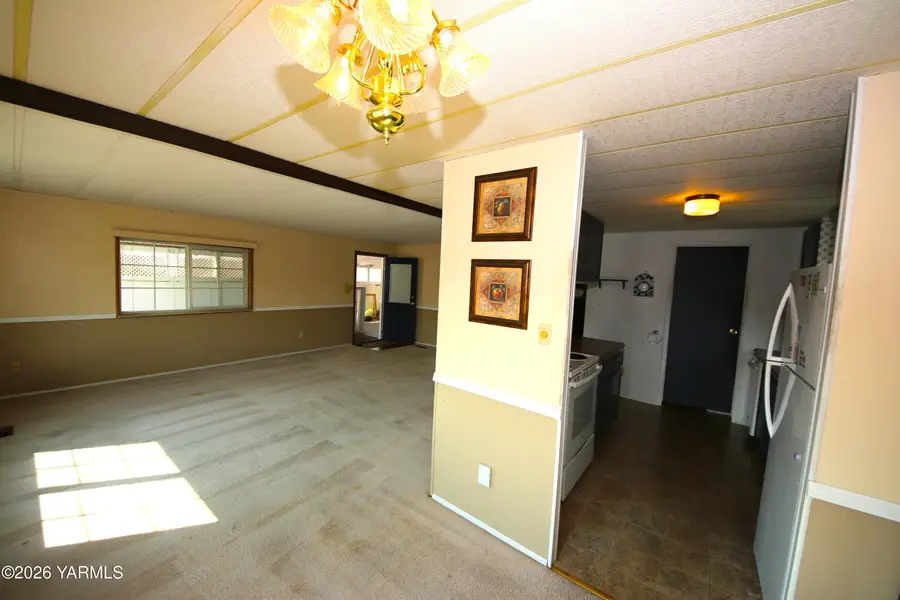802 N 40th Ave #40, Yakima, WA 98908 - #3