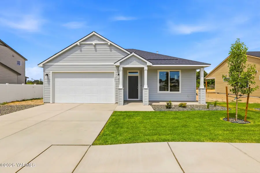 501 Sapphire Ave, Grandview, WA 98930 - #2