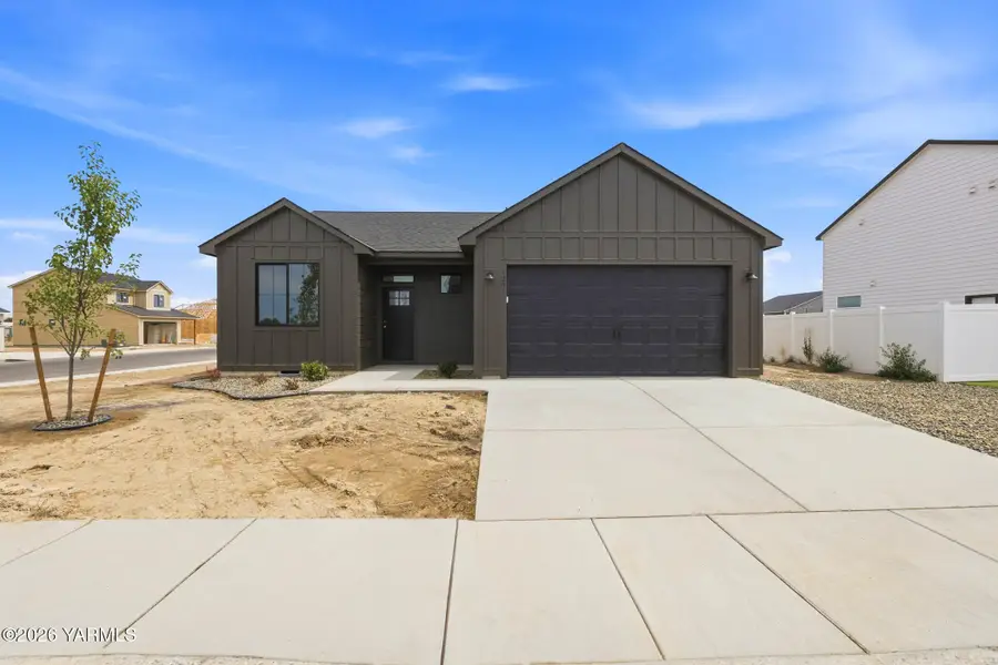 1201 Topaz Ave, Grandview, WA 98930 - #2
