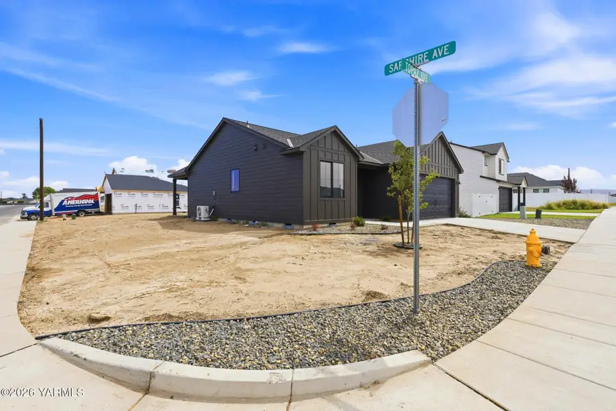 1201 Topaz Ave, Grandview, WA 98930 - #3
