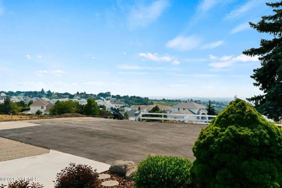 611 N 80th Ave, Yakima, WA 98908 - #2