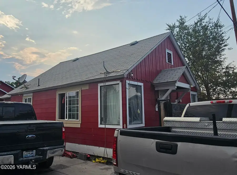 911 S 6th St, Yakima, WA 98901 - #3