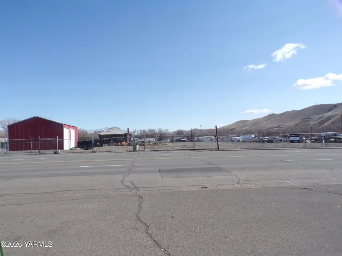 4201 Main St, Yakima, WA 98903 - #1