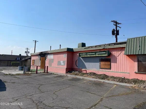 1026 N 1st St, Yakima, WA 98901