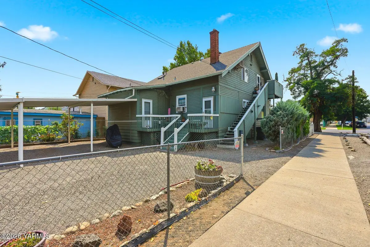 301 S 3rd St, Yakima, WA 98901 - #1