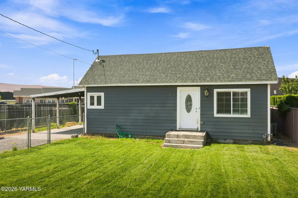 412 E Seattle, Moxee, WA 98936 - #1