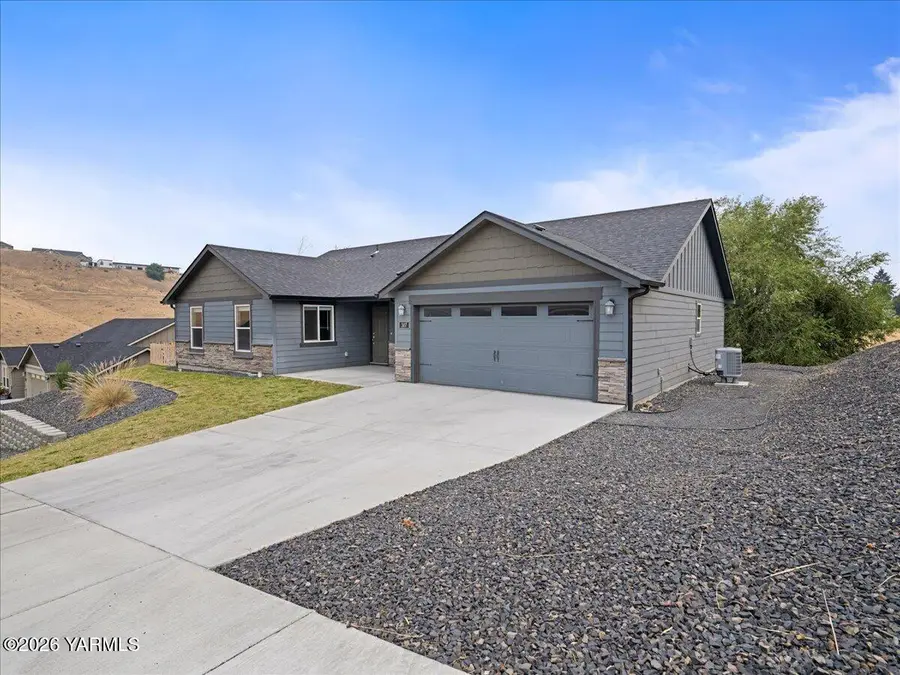 307 S 12th St, Selah, WA 98942 - #2