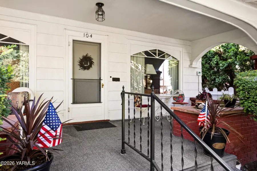 104 N 26th Ave, Yakima, WA 98902 - #3