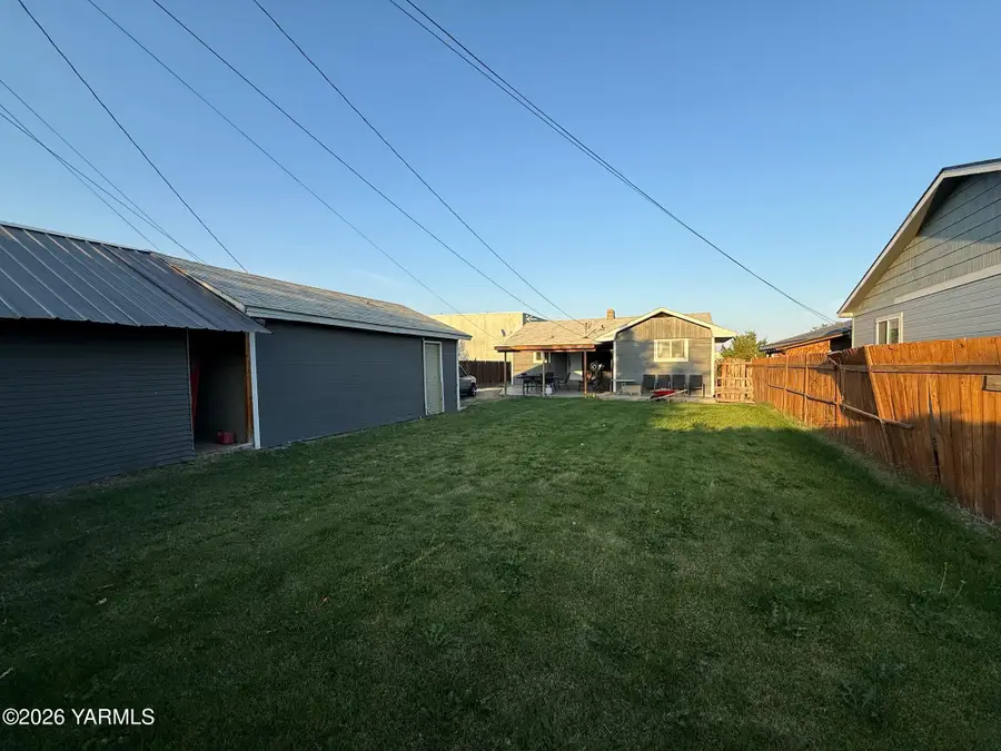 1616 Voelker Ave, Yakima, WA 98902 - #2