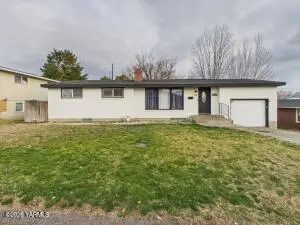 705 W Concord Ave, Grandview, WA 98930