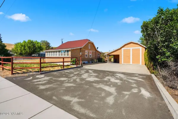 301 Pleasant Ave, Selah, WA 98942