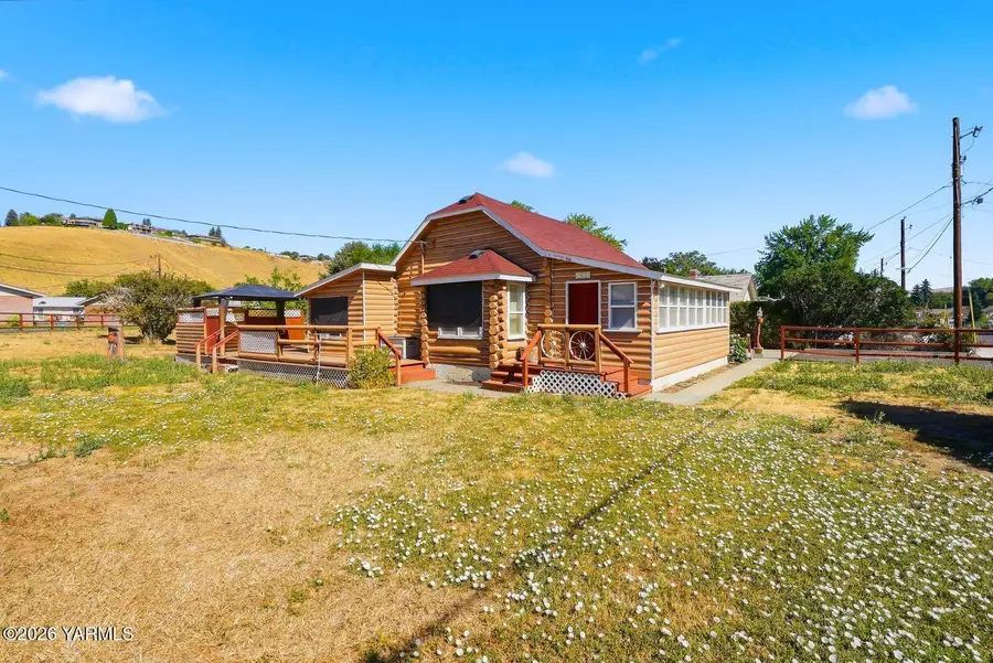 301 Pleasant Ave, Selah, WA 98942 - #3