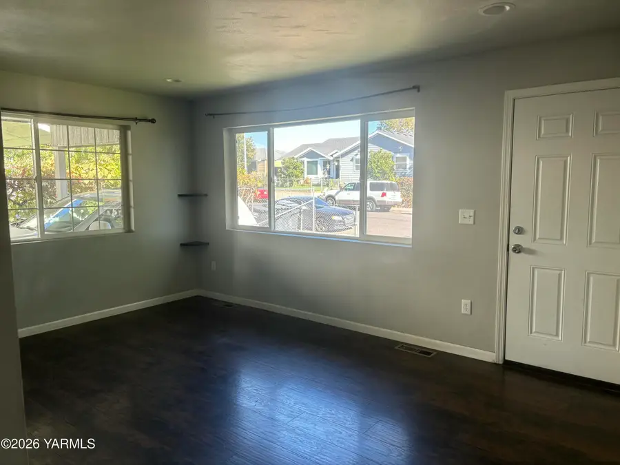 520 S Douglas, Pasco, WA 99301 - #2