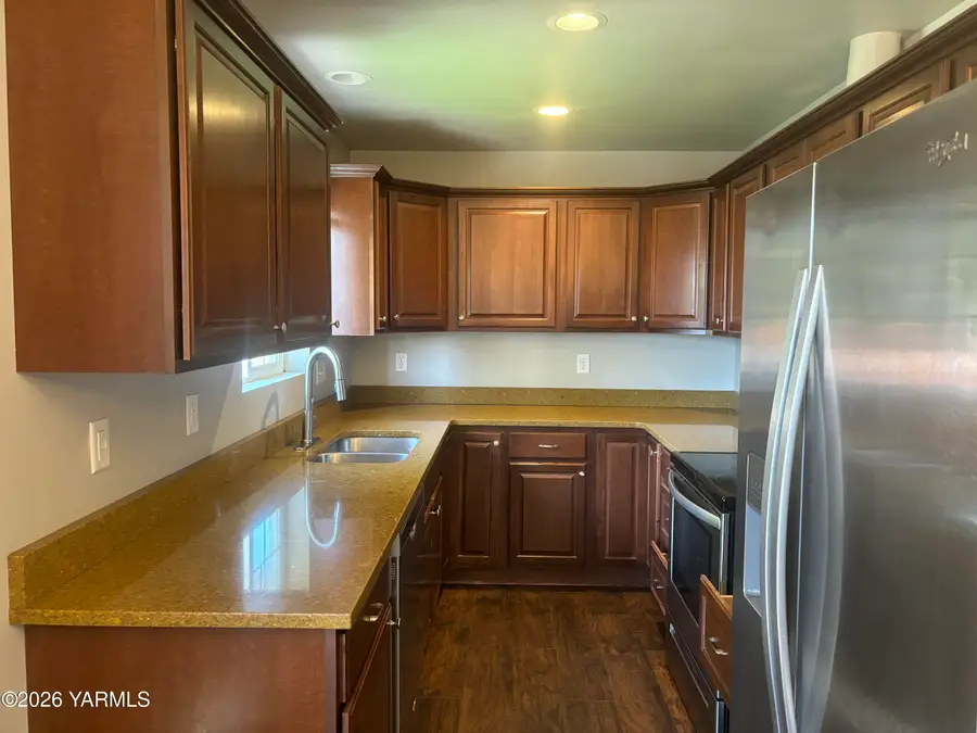520 S Douglas, Pasco, WA 99301 - #3