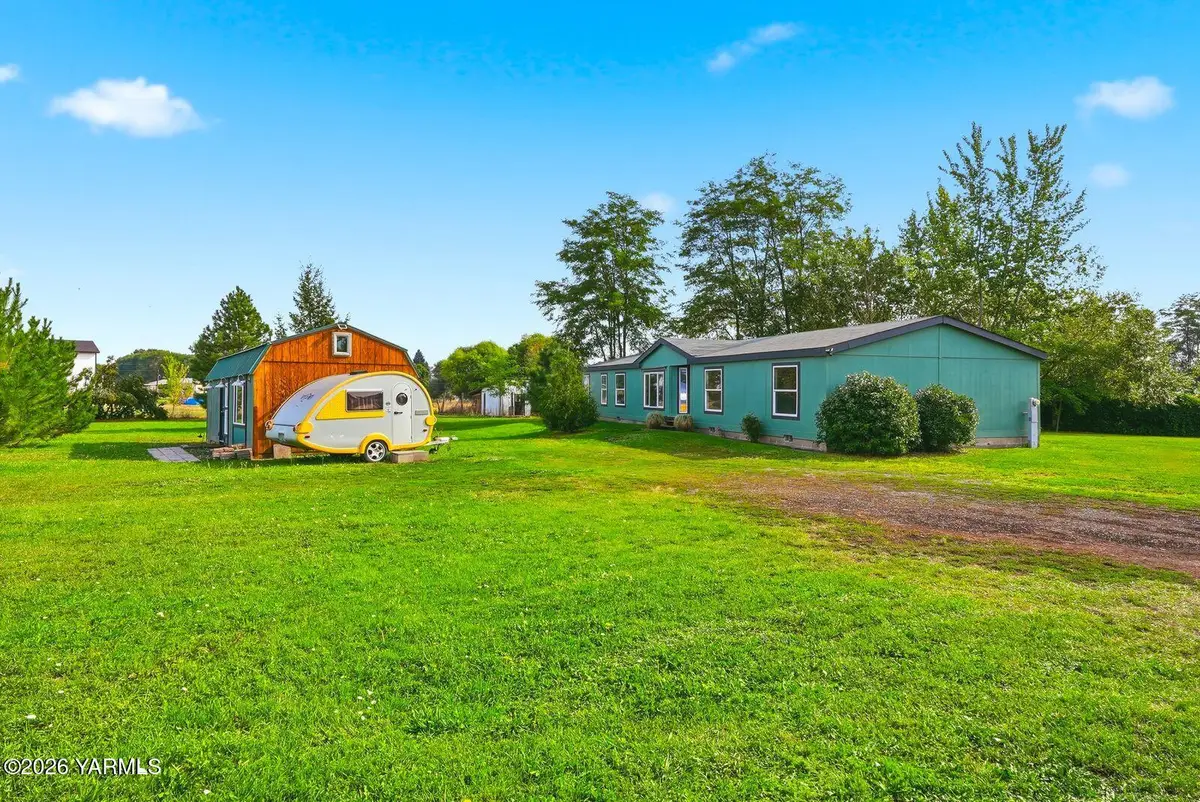 2902 S 90th Ave, Yakima, WA 98903 - #1