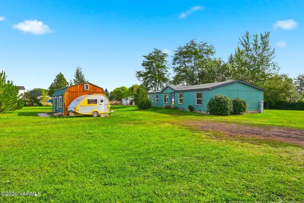 2902 S 90th Ave, Yakima, WA 98903