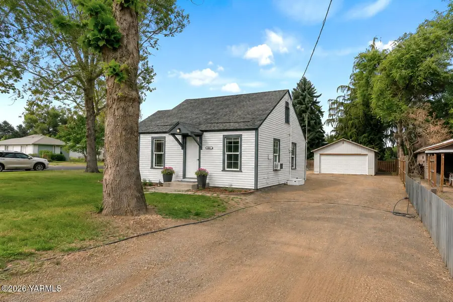 609 W Prasch Ave, Yakima, WA 98902 - #3