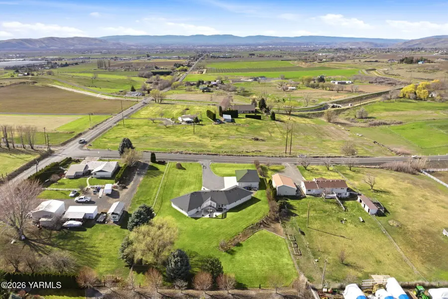 461 White, Yakima, WA 98901 - #2