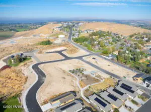 826 Sunlight Ln, Selah, WA 98942 - #3