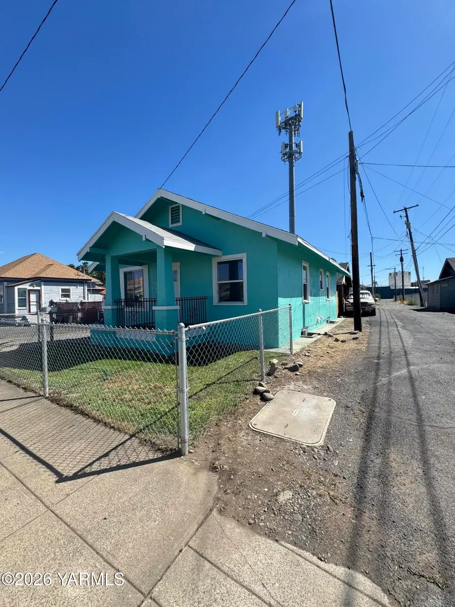306 W Martin Luther King Junior, Yakima, WA 98902 - #2