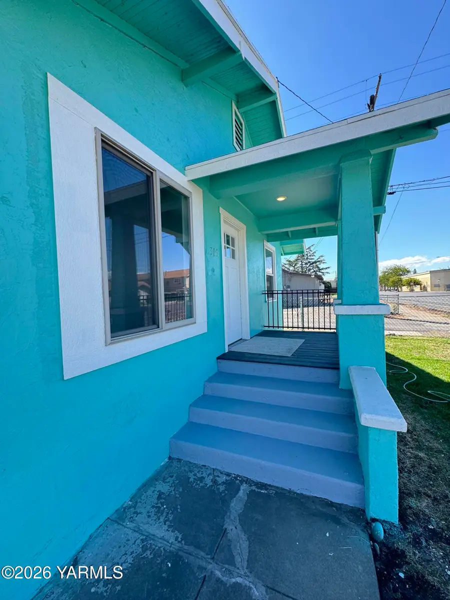 306 W Martin Luther King Junior, Yakima, WA 98902 - #3