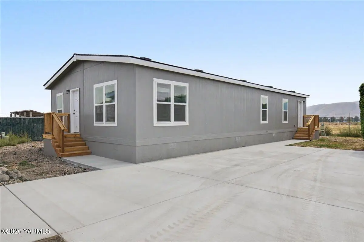 18 W Washington, Yakima, WA 98903 - #1